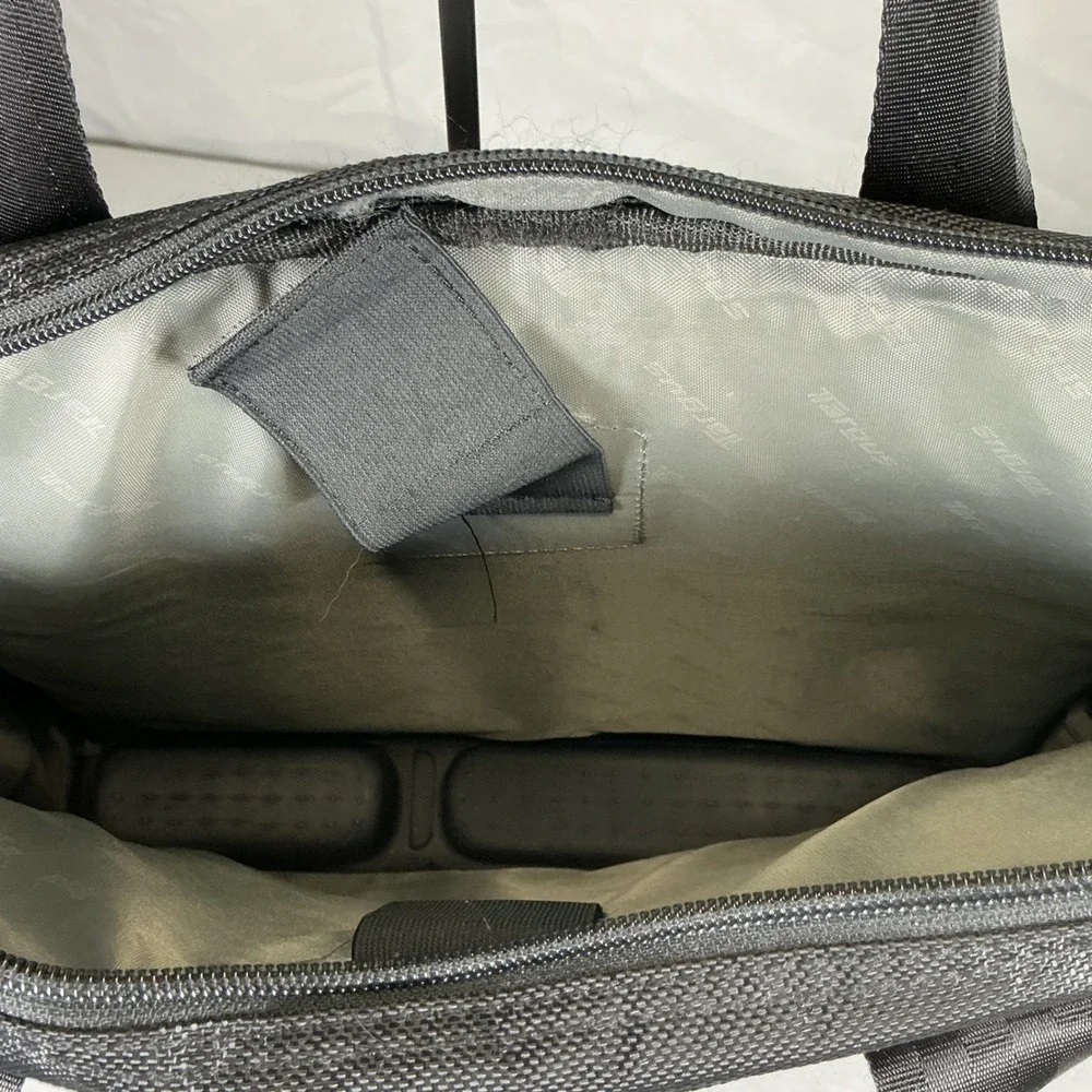 Targus Black Laptop Briefcase Messenger Bag Padded Computer Case Shoulder Strap